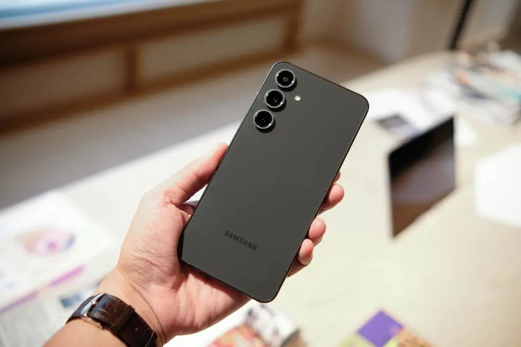 نرمافزار و پشتیبانی طولانیمدت s25fe